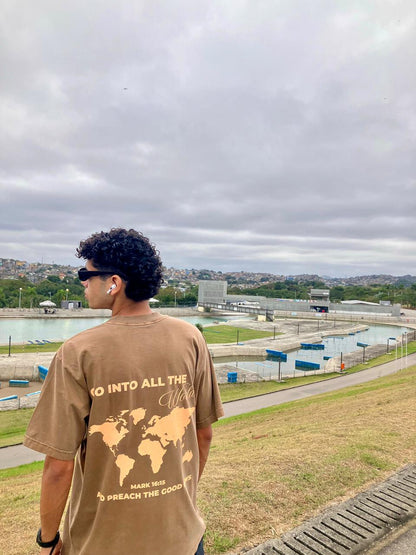 Camiseta Oversized Marrom - Go into all the world